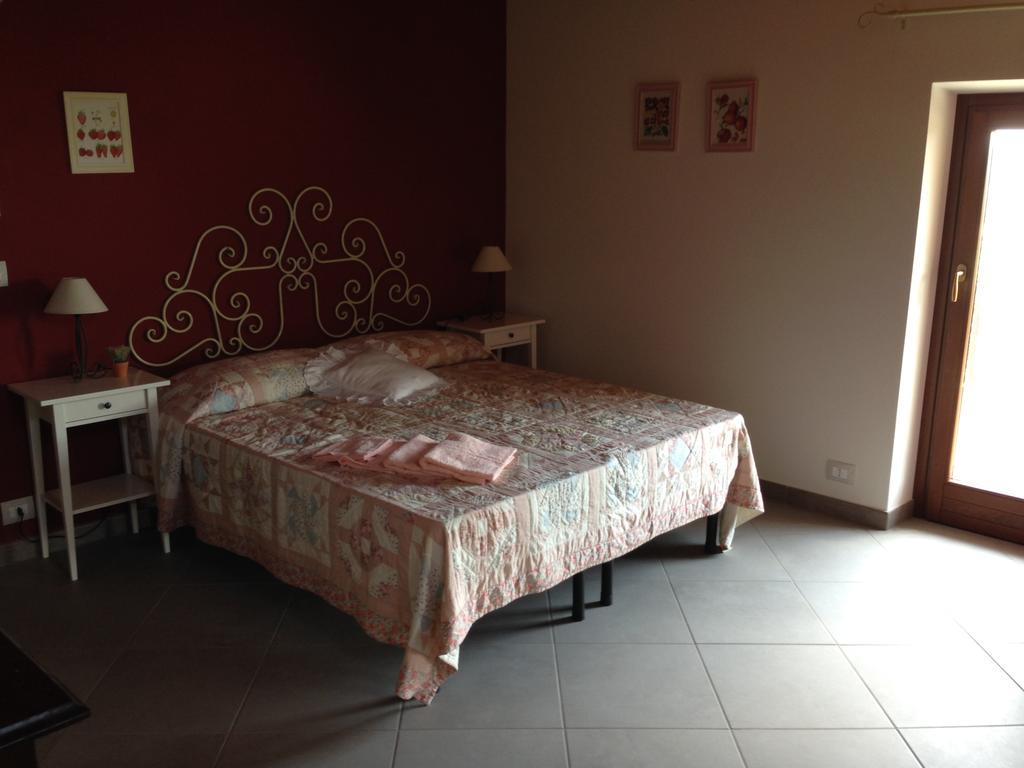 Agriturismo Fruttirossi Trofarello Ruang foto