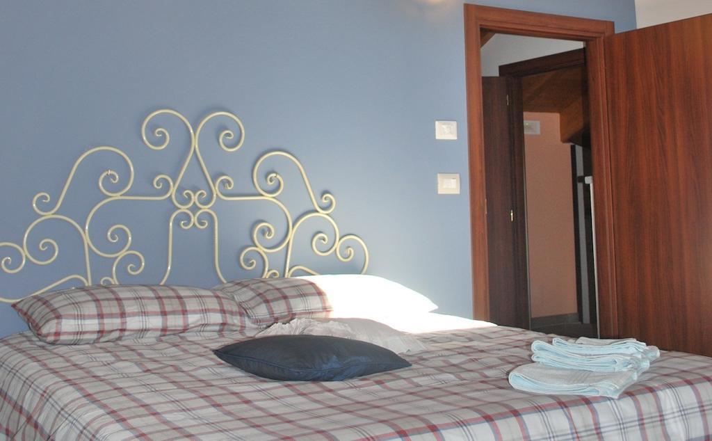 Agriturismo Fruttirossi Trofarello Ruang foto